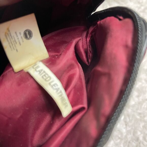 Hello kitty Sanrio Berry Patent quilted &face embroidery Satchel black straps - Picture 16 of 16